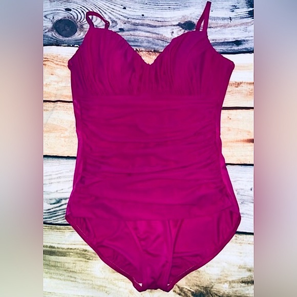 Miraclesuit Swimsuit in a Ruched Magenta size US 16 LIKE NEW condition - Picture 8 of 11